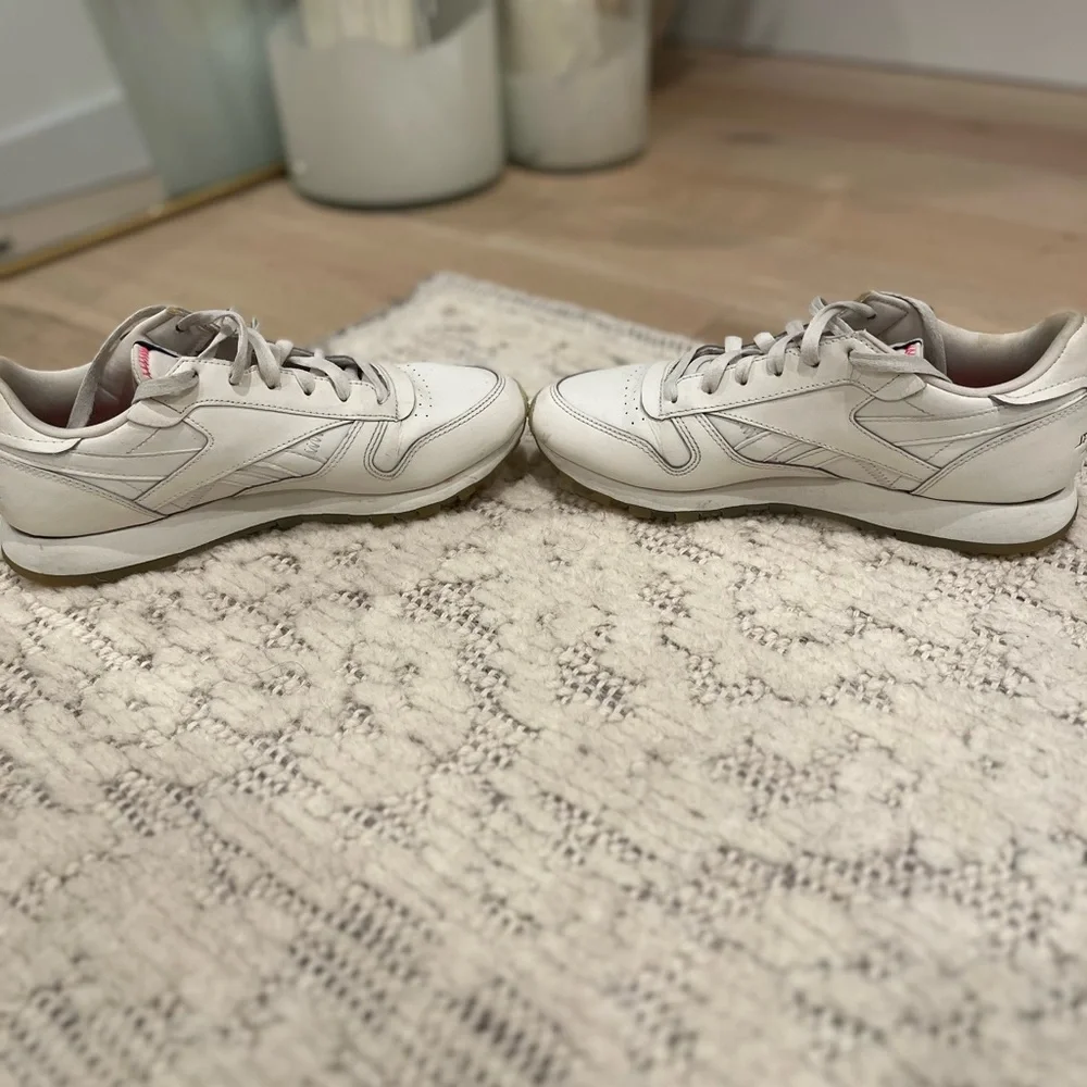 Reebok Women’s Classic White leather 8.5 sneakers - Picture 5 of 7